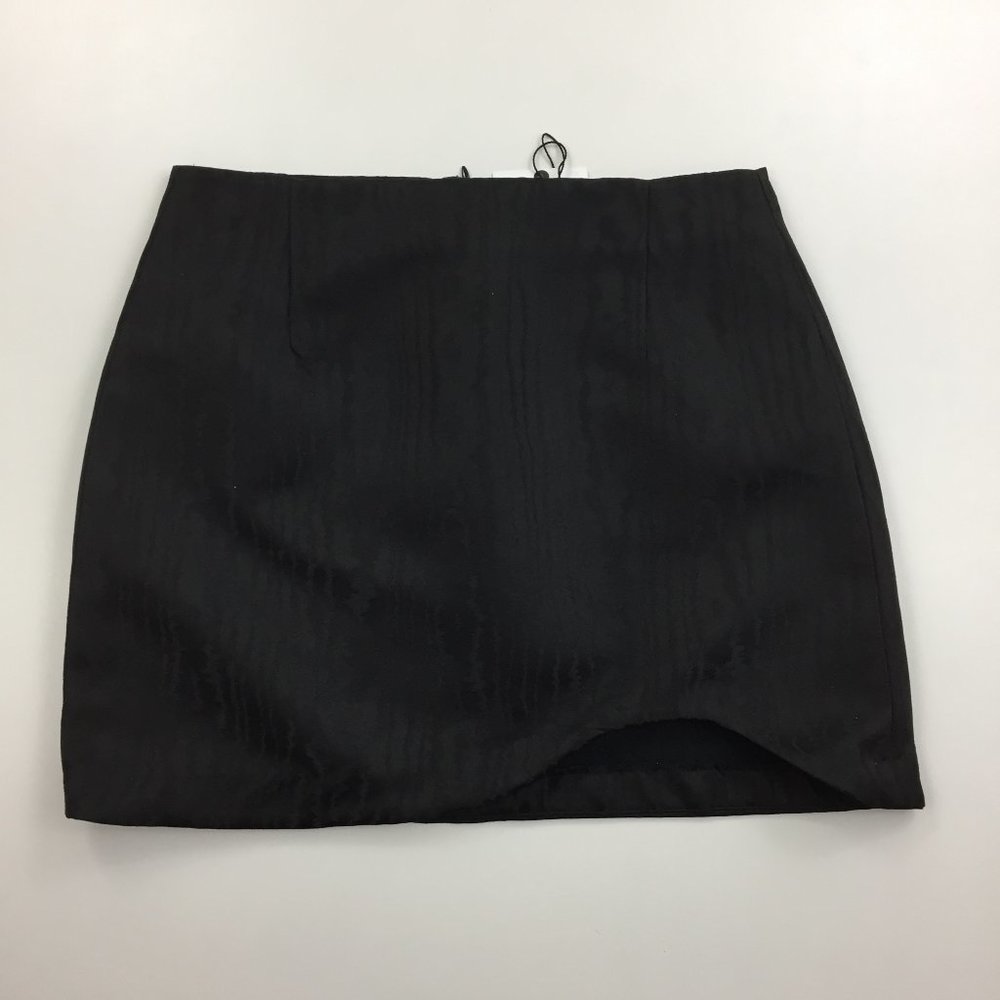 NWT ZARA Black Embossed/Textured Fabric Round Cut Out Hem Skirt